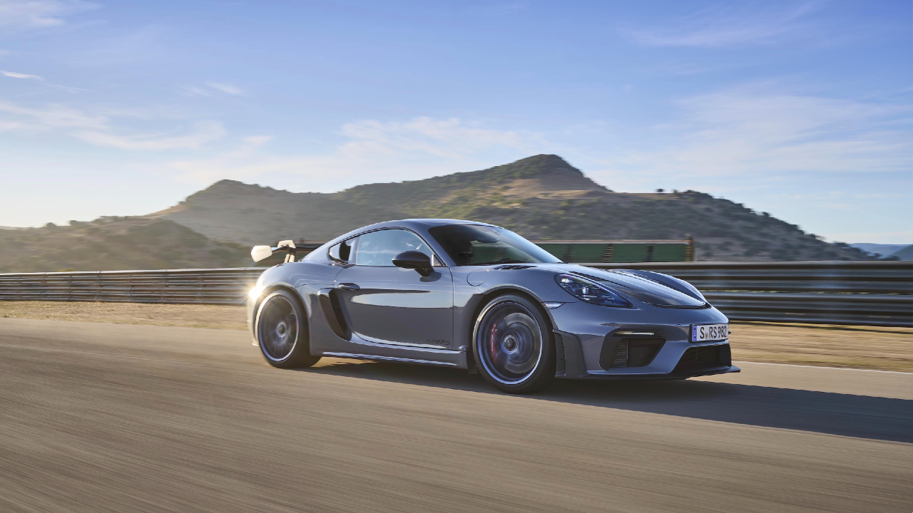 Porsche 718 Cayman GT4 RS Side Profile Dynamic