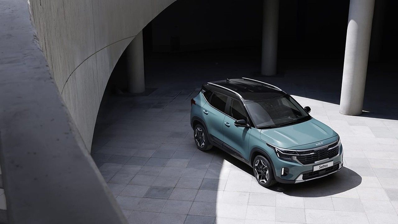 Kia Seltos Facelift Top Angle Front Three Fourth