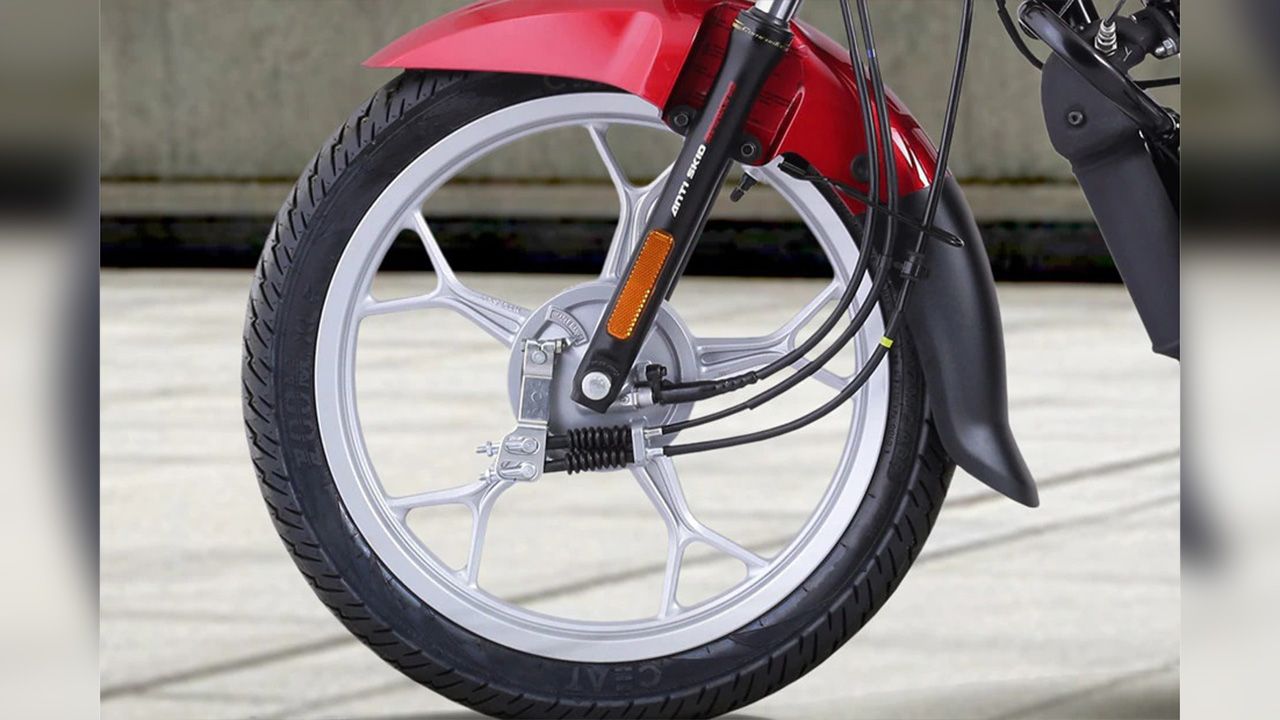 Bajaj Platina 100 Front Tyre View