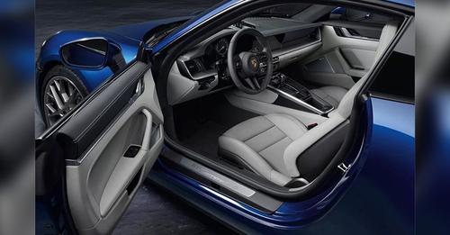 Porsche 911 Cabin View