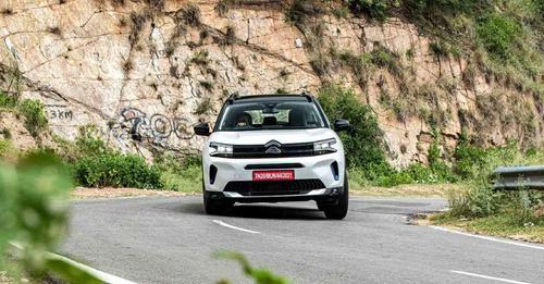 2022 Citroen C5 Aircross front cornering1