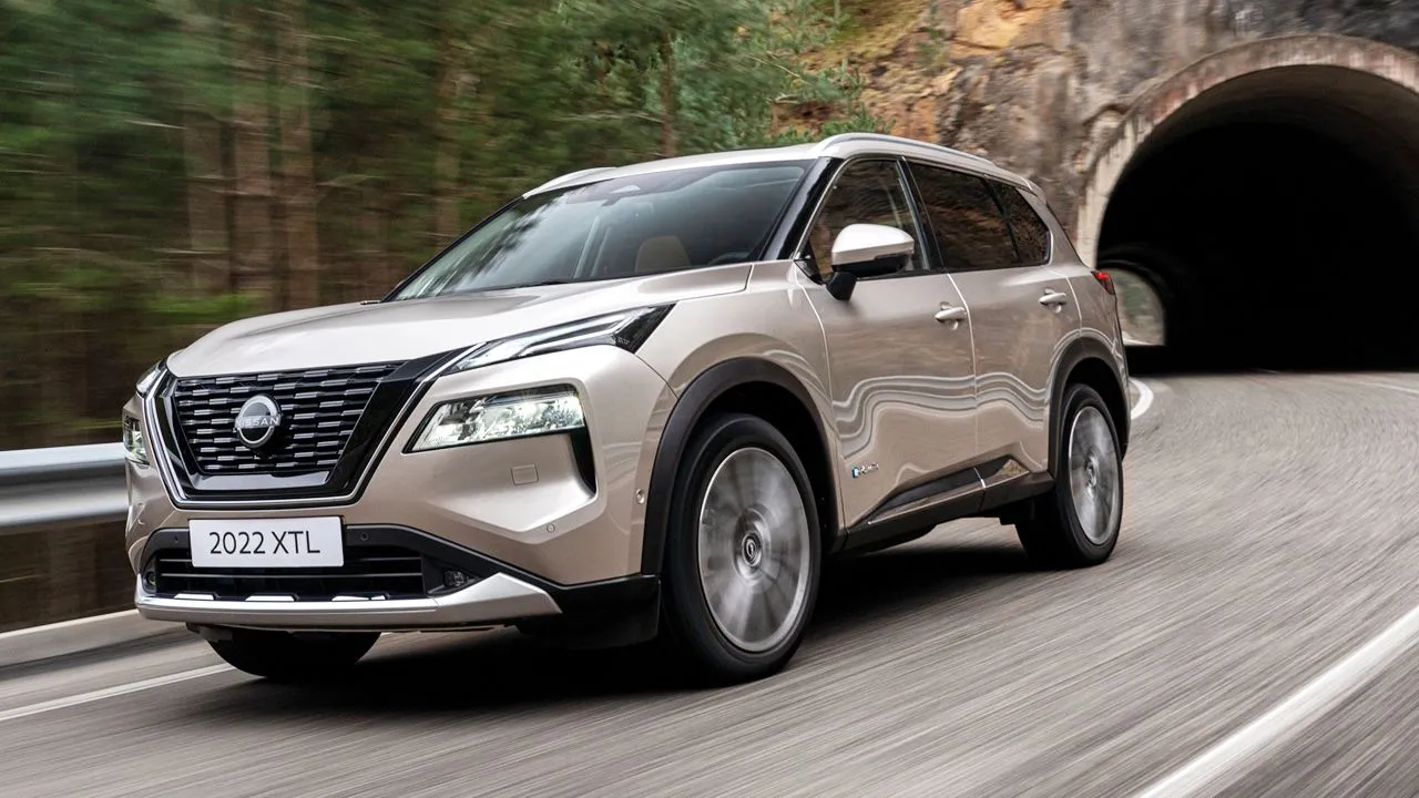 2022 Nissan X Trail Front Quarter Motion