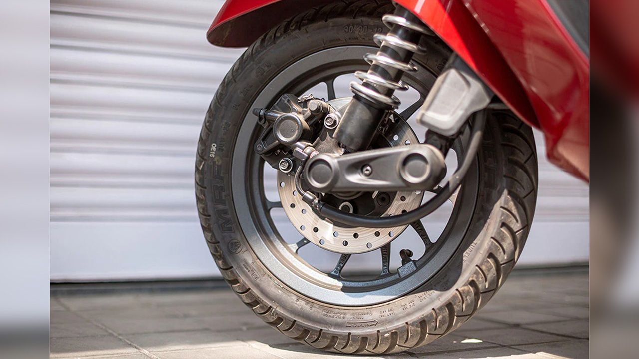 Bajaj Chetak Front Tyre View