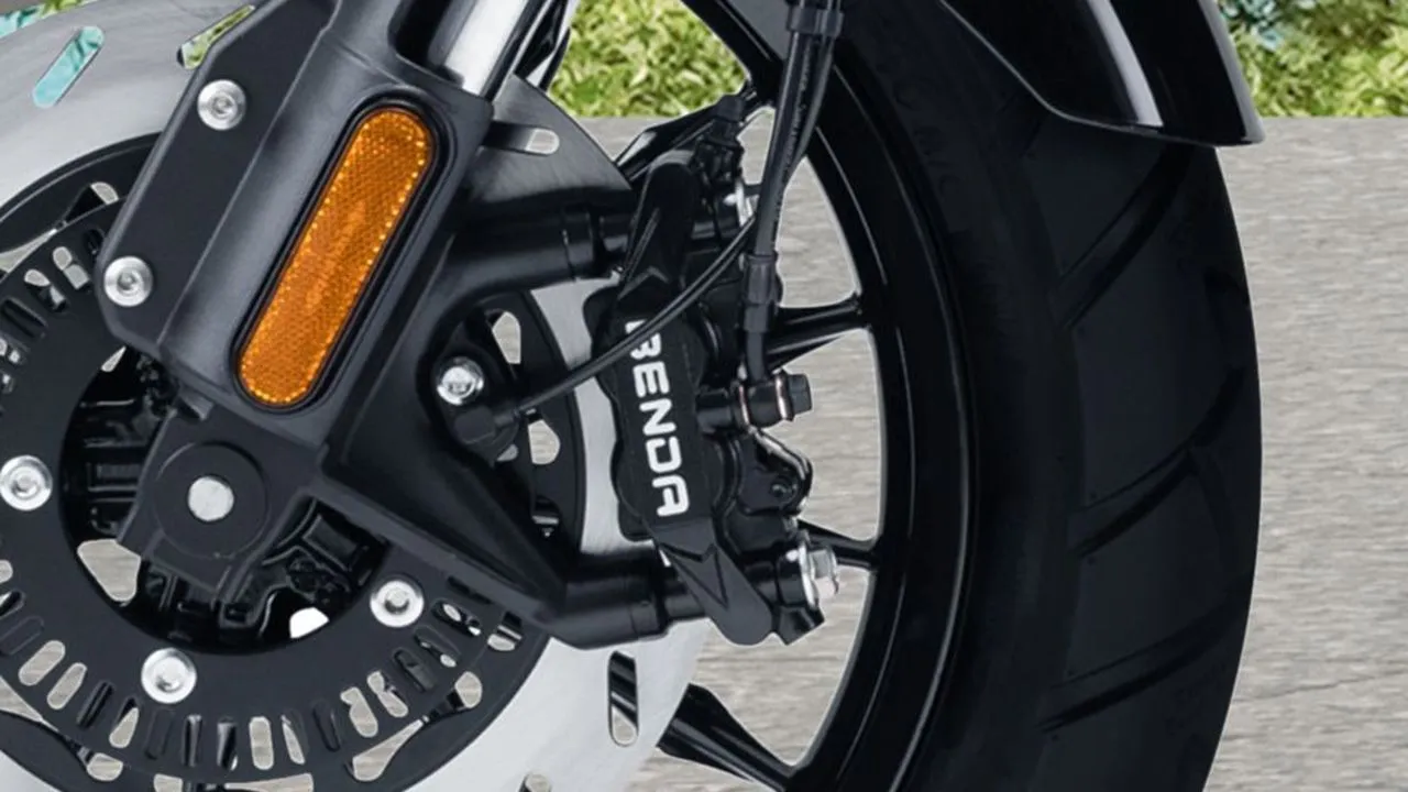 Keeway V302C Front Brake View