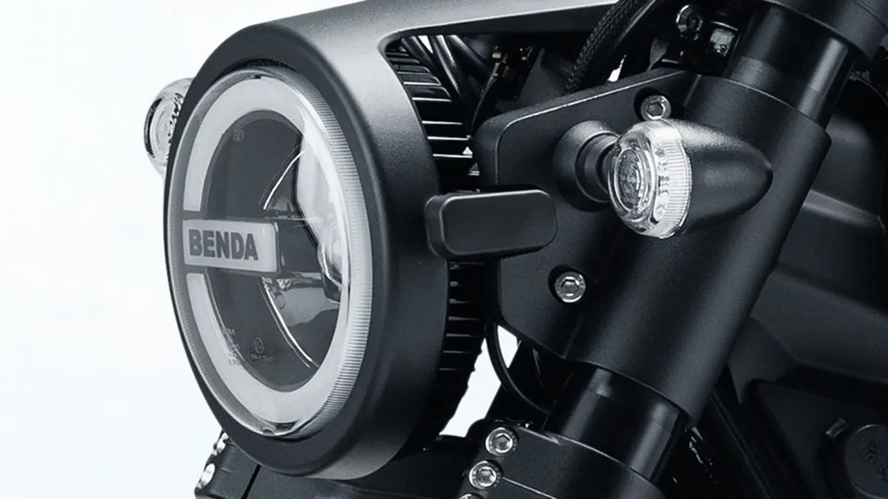 Keeway V302C Head Light