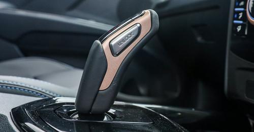 Mahindra XUV400 gear lever