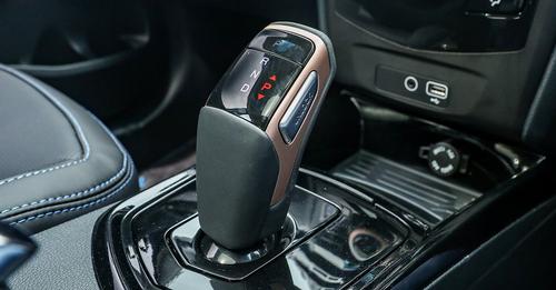 Mahindra XUV400 gear selector