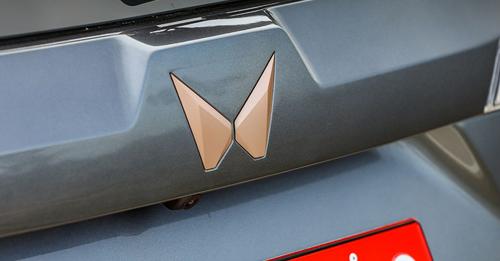 Mahindra XUV400 logo