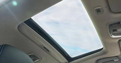 Mahindra XUV400 sunroof