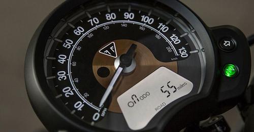 Triumph Bonneville Bobber Speedometer