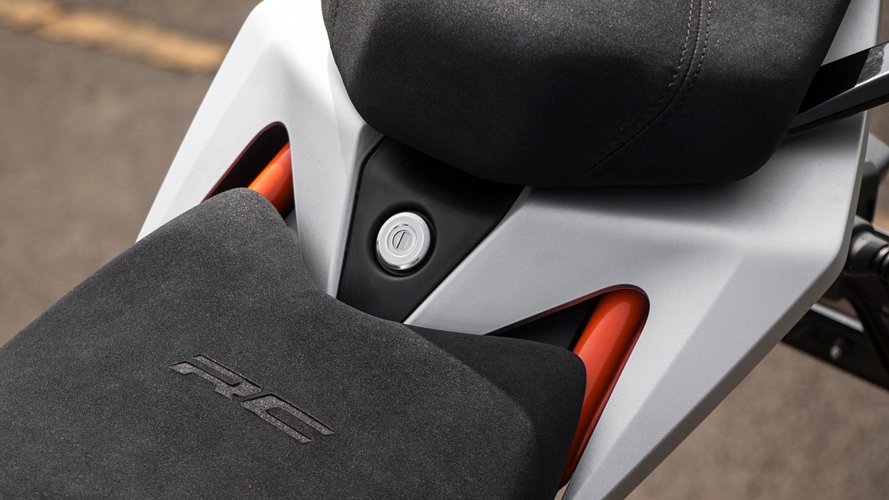 KTM RC 200 Split Seat