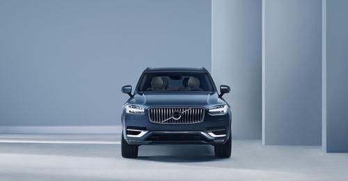Volvo XC90 Front View1