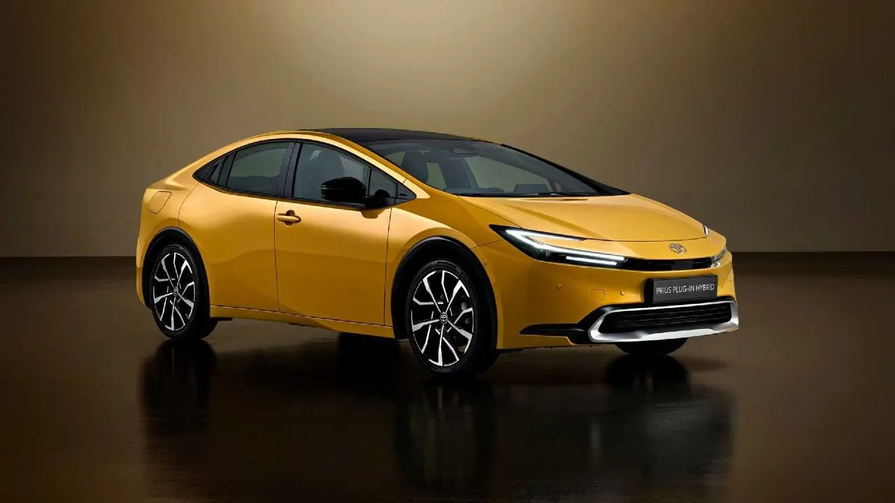 Toyota Prius 2022 Featured 