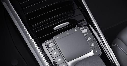 Mercedes Benz EQB Dyanamic Select1