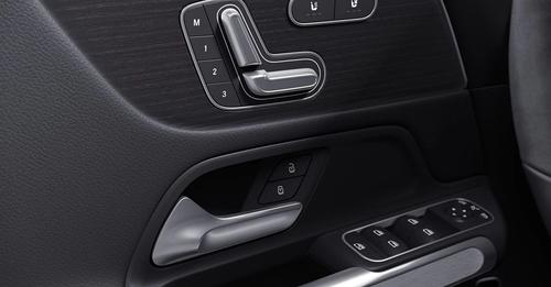Mercedes Benz EQB Electrically adjustable with memory function1