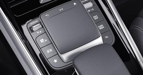 Mercedes Benz EQB Touchpad1