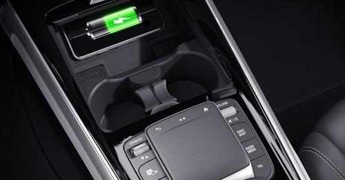 Mercedes Benz EQB Wireless Charging1