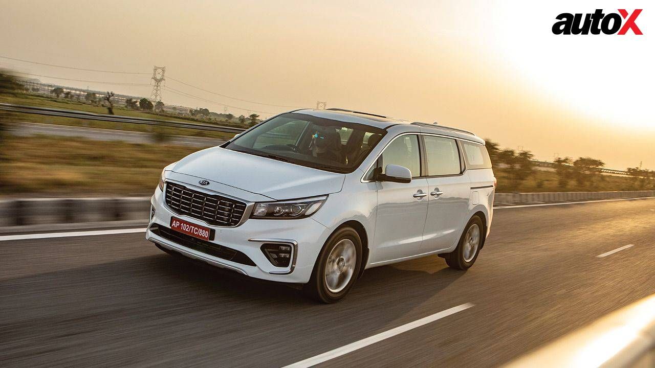 Kia Carnival Left Side and Front View Kia Carnival Left Side and Front View