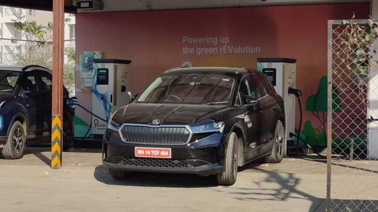 Skoda Enyaq IV Electric SUV Spy Shot
