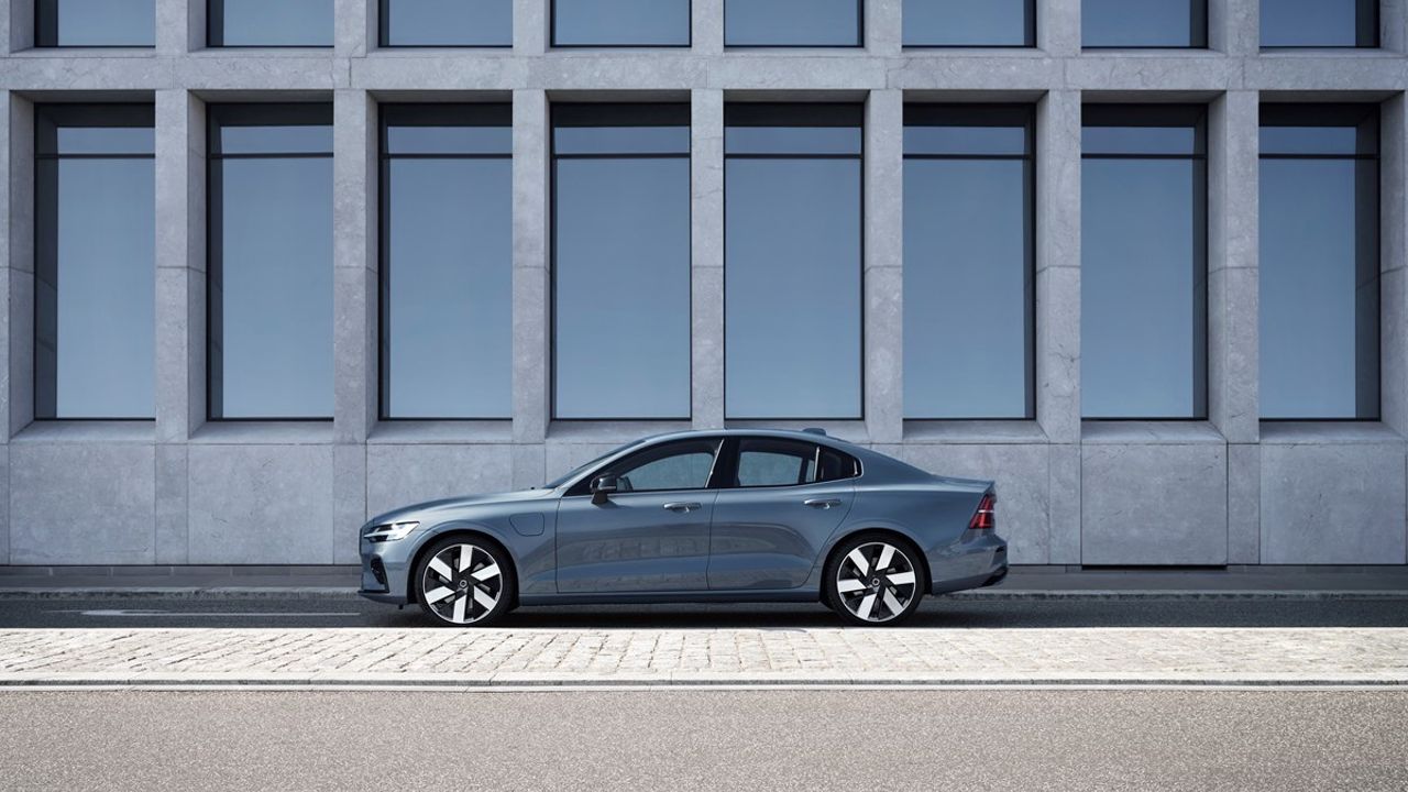 Volvo S60 2023jpg