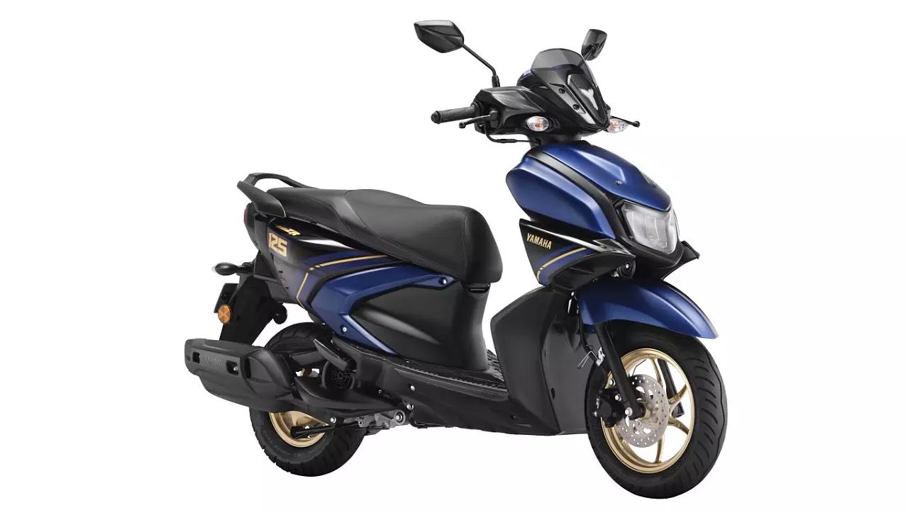 Yamaha RayZR 125 Right Front Three Quarter