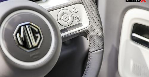 MG Comet EV Steering Controls1
