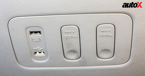 MG Comet USB PortAUXPower SocketWireless Charging