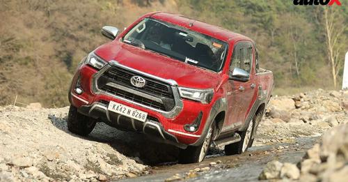 Toyota Hilux Motion View 6 