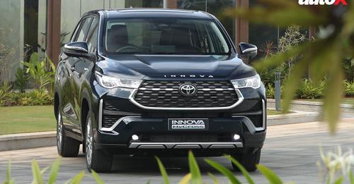 Toyota Innova Hycross Front View