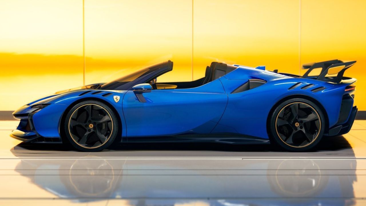 Ferrari SF90 XX Spider Side