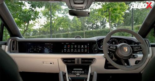 2023 Porsche Cayenne interior