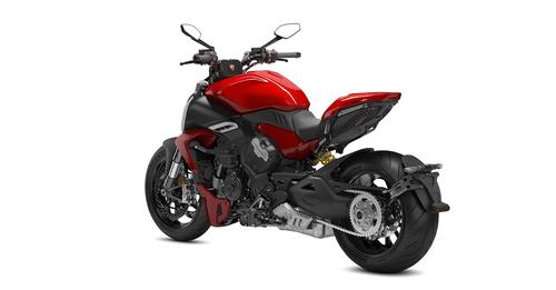 Ducati Diavel V4 Left Rear Three Quarter