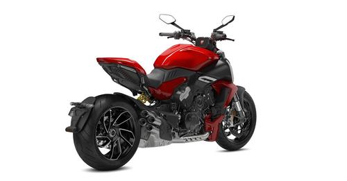 Ducati Diavel V4 Right Rear Three Quarter
