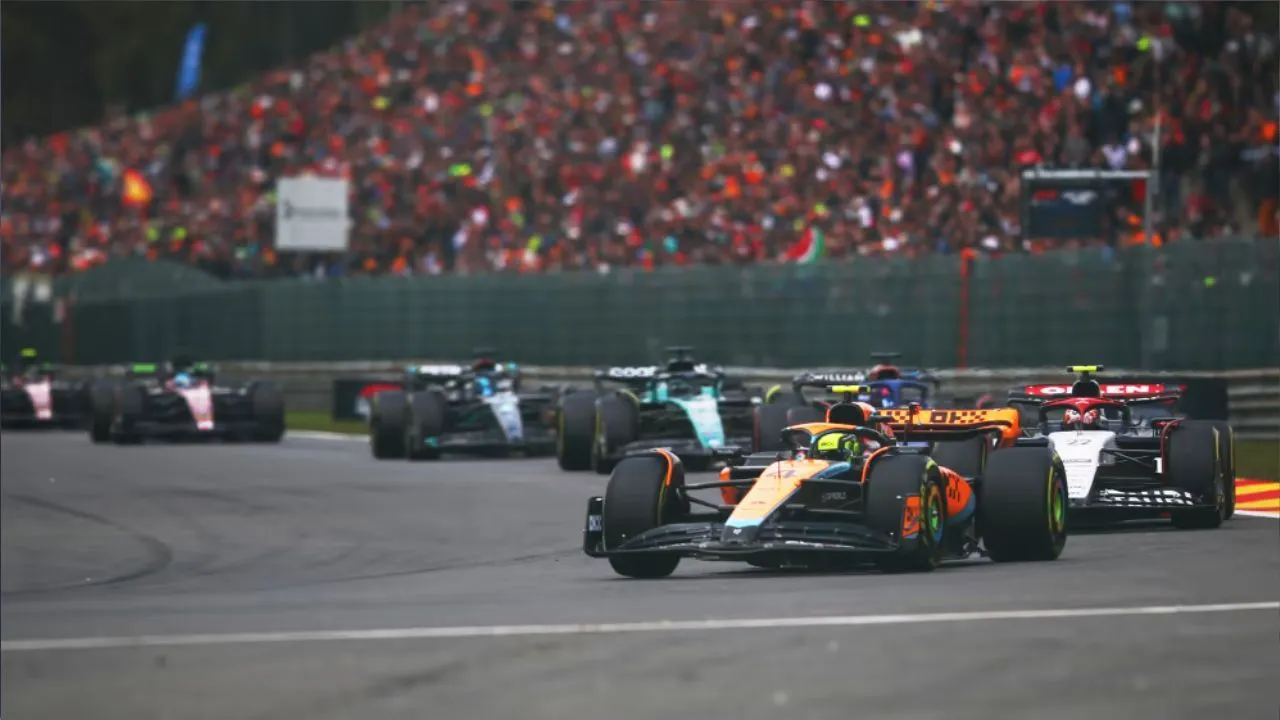 F1 McLaren MCL60 4 