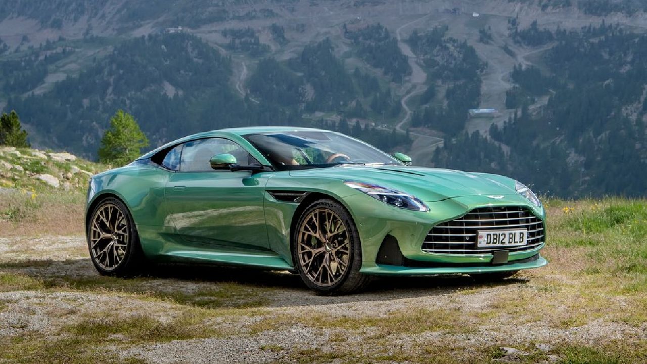 Aston Martin DB12 2 