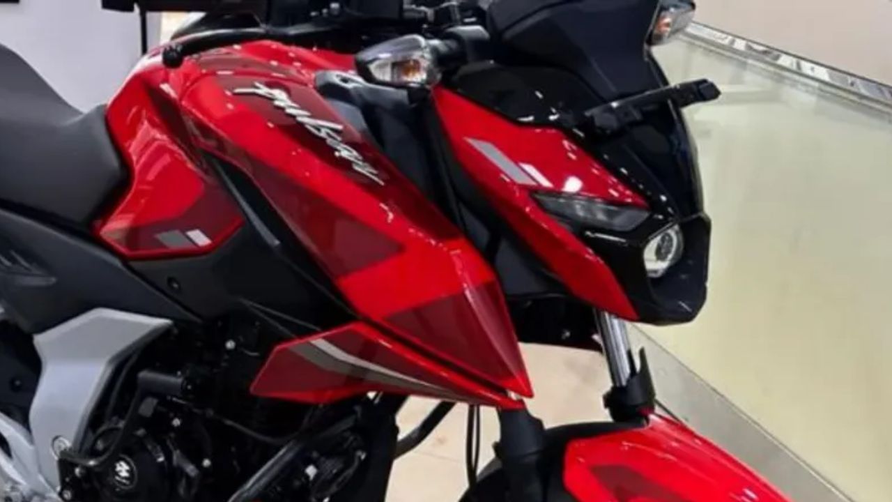 Bajaj Pulsar N150 Front