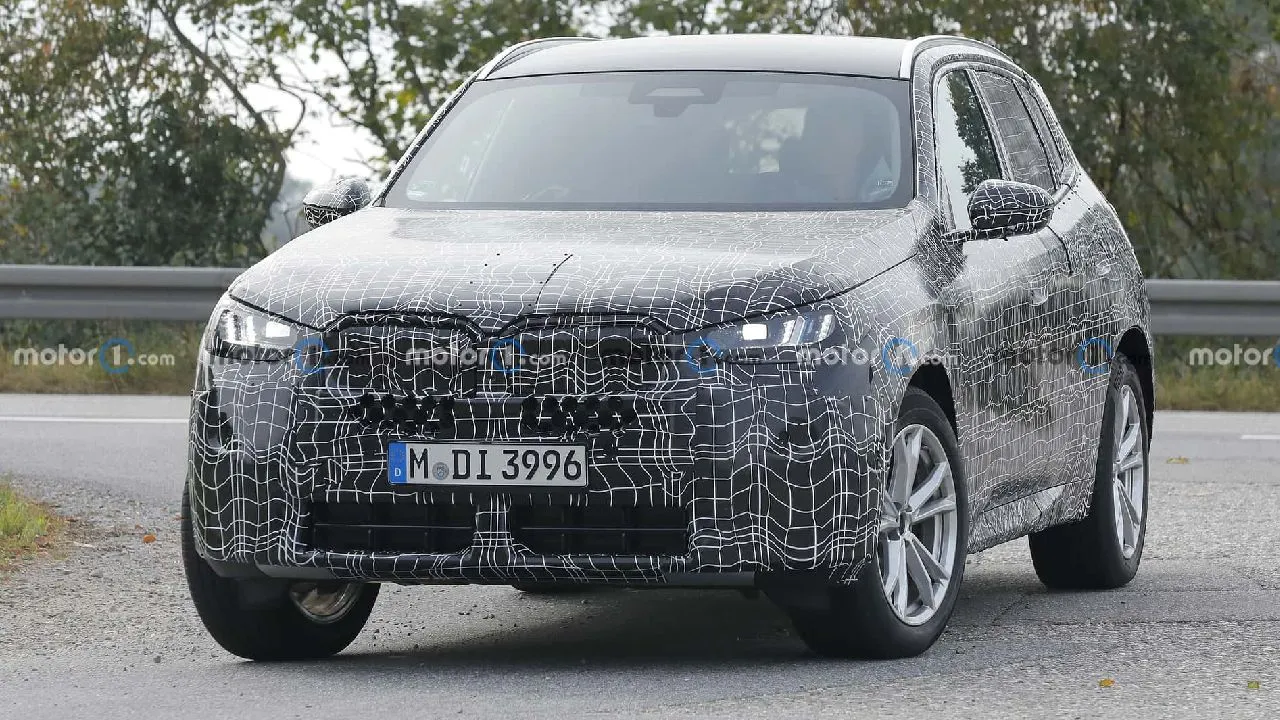 2024 BMW X3 Front Quarter Spy Shot 2024 BMW X3 Front Quarter Spy Shot