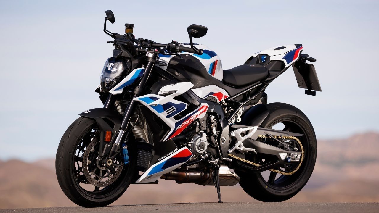 BMW M 1000 R Left Front Three Quarter