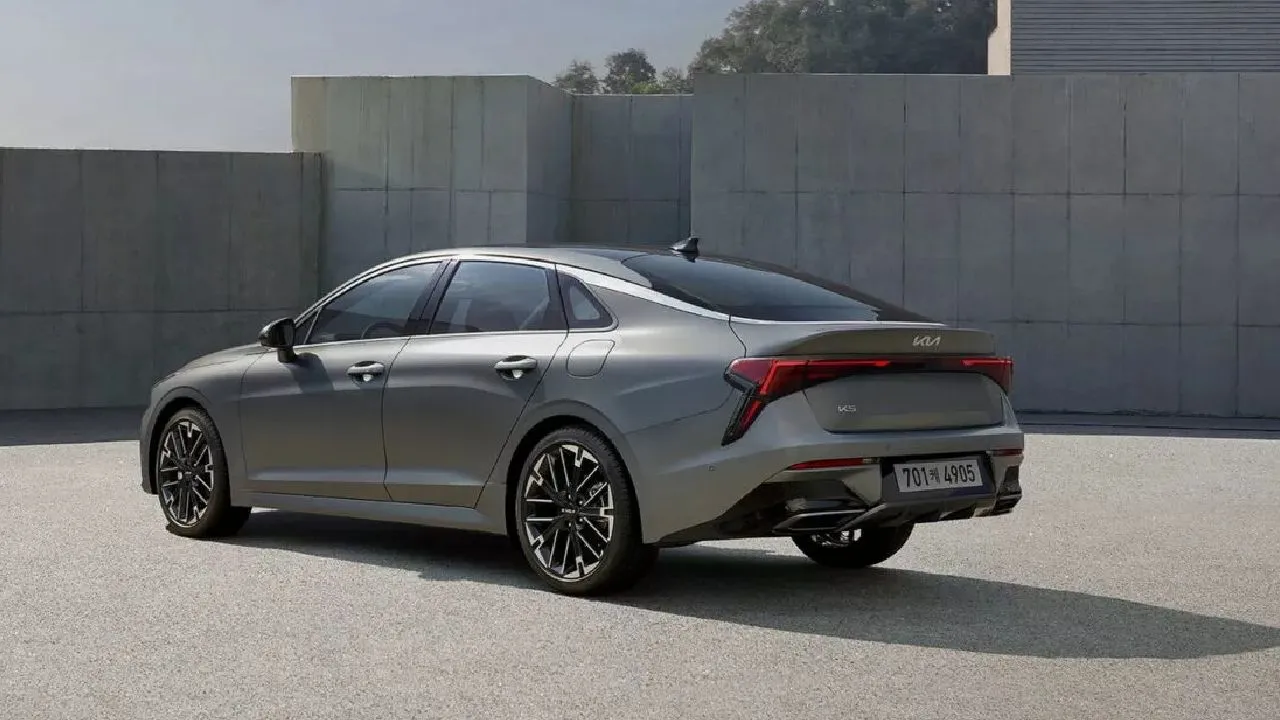 Kia K5 Facelift Rear Quarter 1 