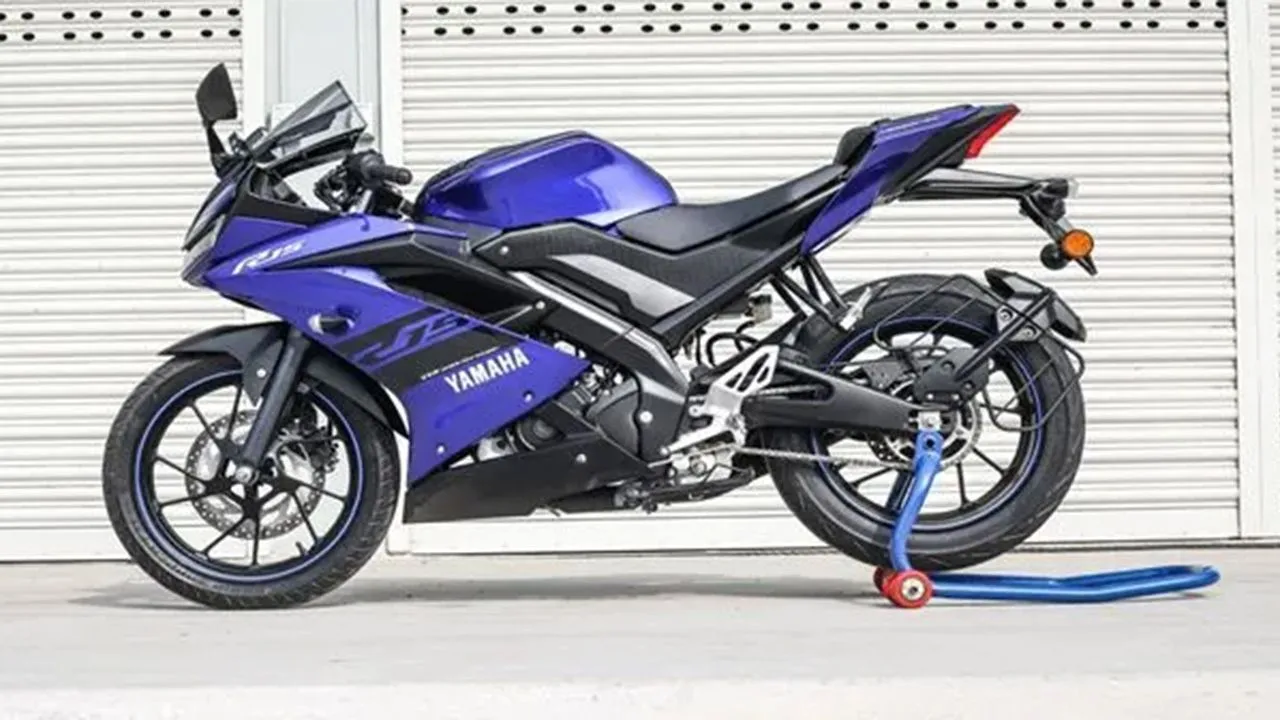 Yamaha R15 V3 Side Angle1