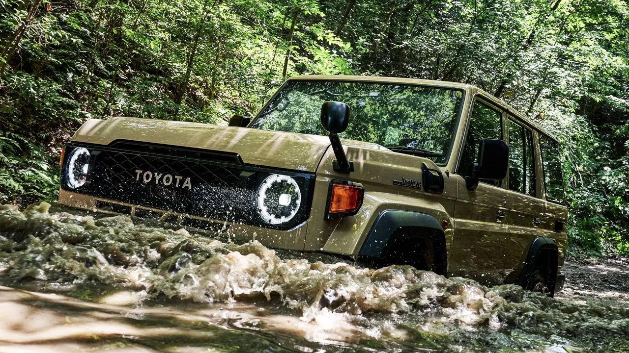 Toyota Land Cruiser 70 Front 2