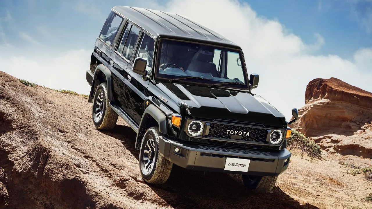 Toyota Land Cruiser 70 Front