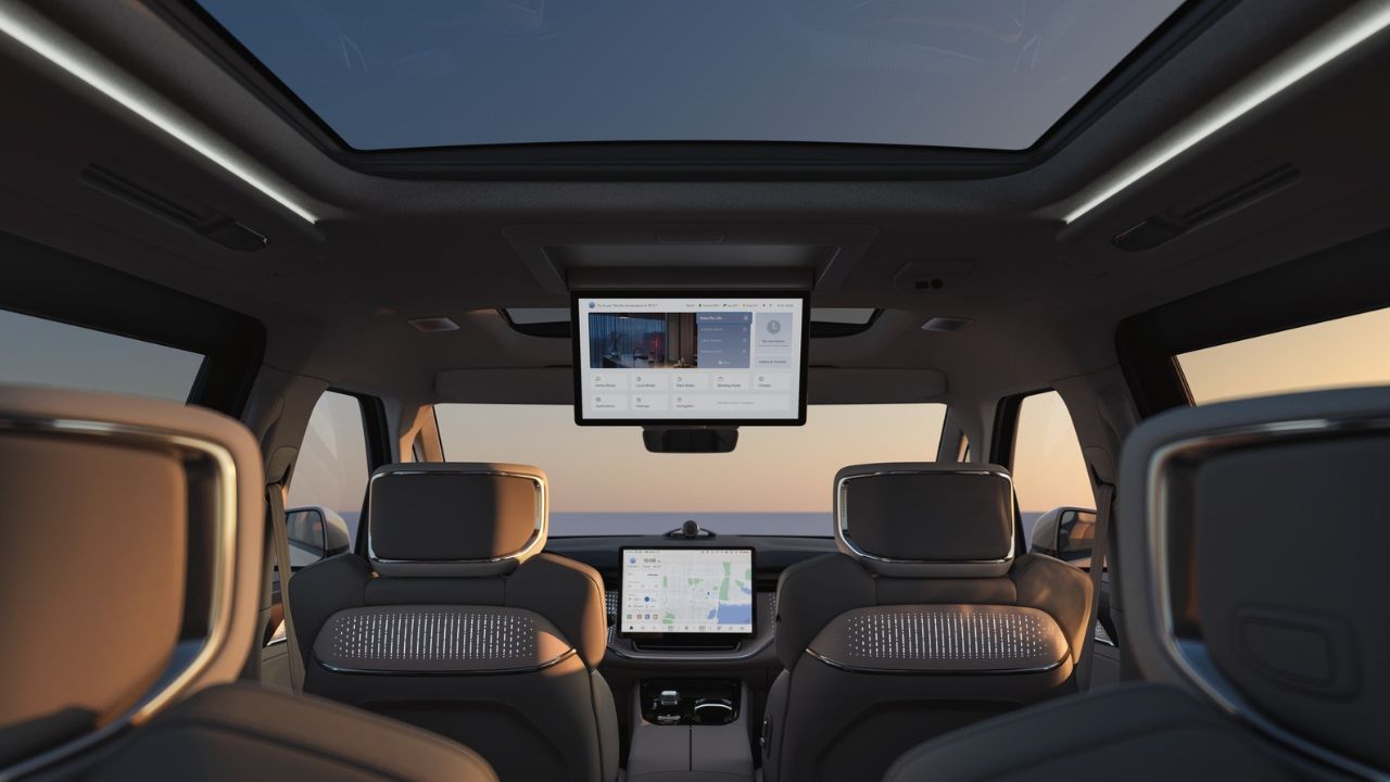 Volvo EM90 Interior