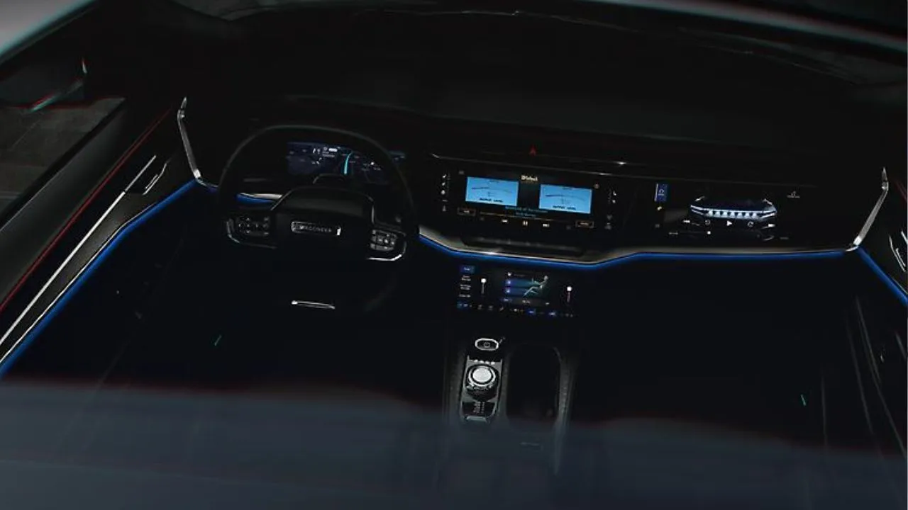 Jeep Wagoneer S Interior