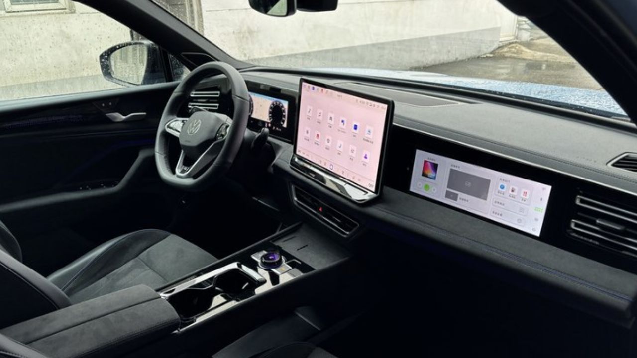  Volkswagen Tayron Interior Spied
