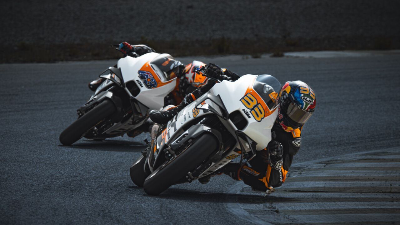 2024 KTM RC 8C 1 