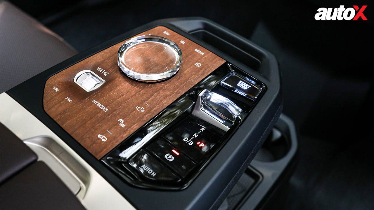 BMW IX 50 Console