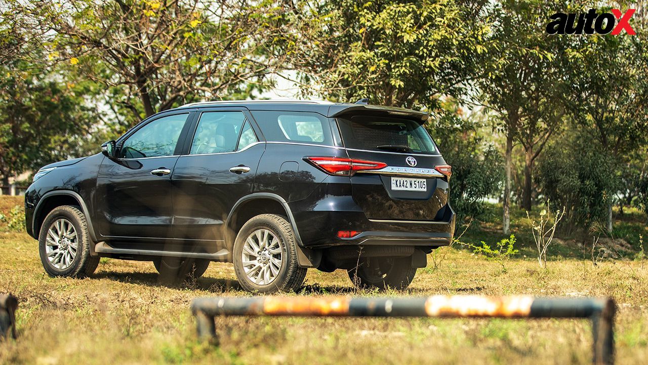 Toyota Fortuner Rear1