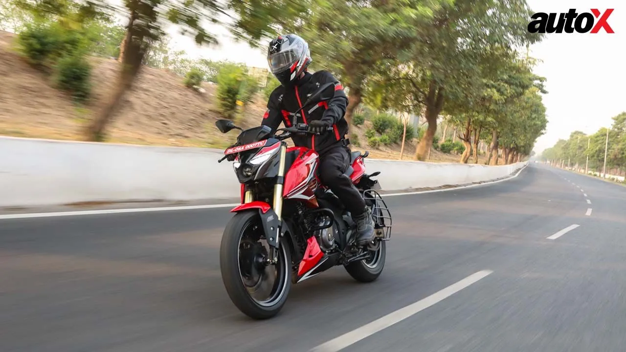 2024 Bajaj Pulsar N250 Riding