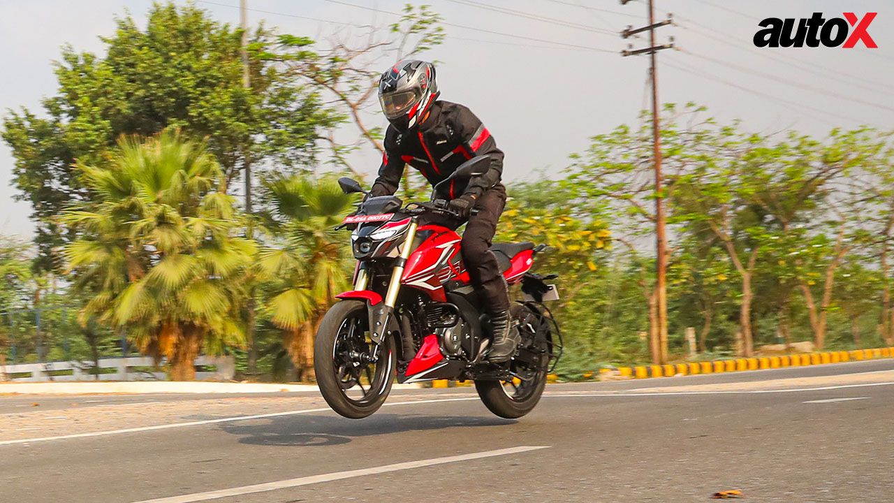 Bajaj Pulsar N250 Motion View